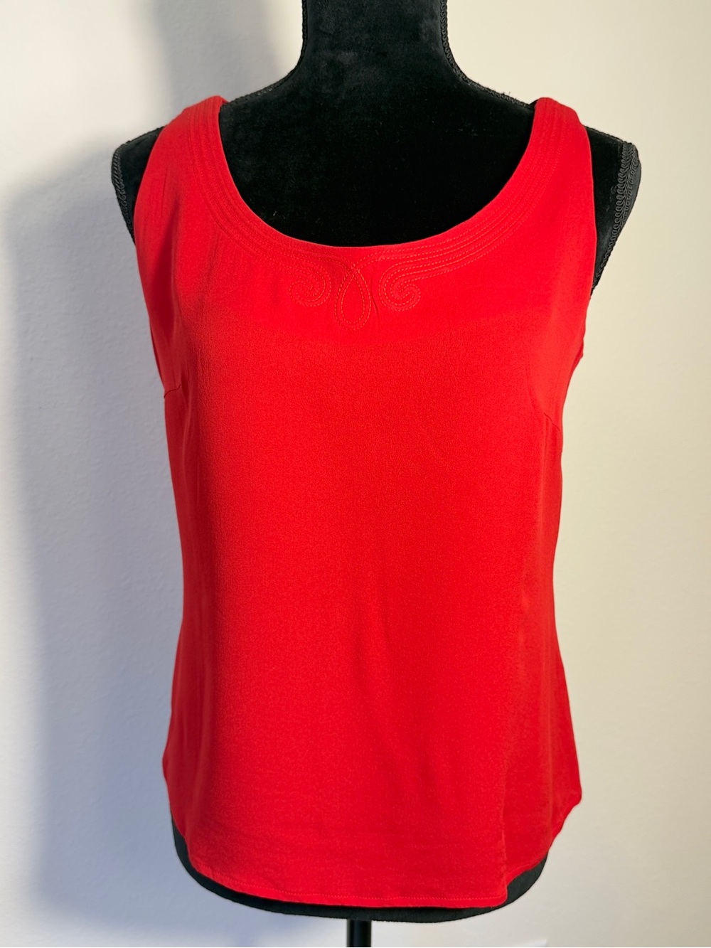 ESCADA 100% Silk Bright Red Sleeveless Scoop-Neck Blouse